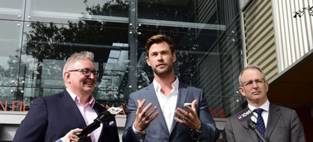 Chris Hemsworth with the art minister of Australia and NSW.